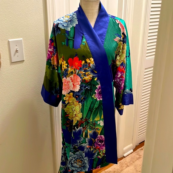 Natori Intimates & Sleepwear Natori Tahiti Flowered Robe Poshmark